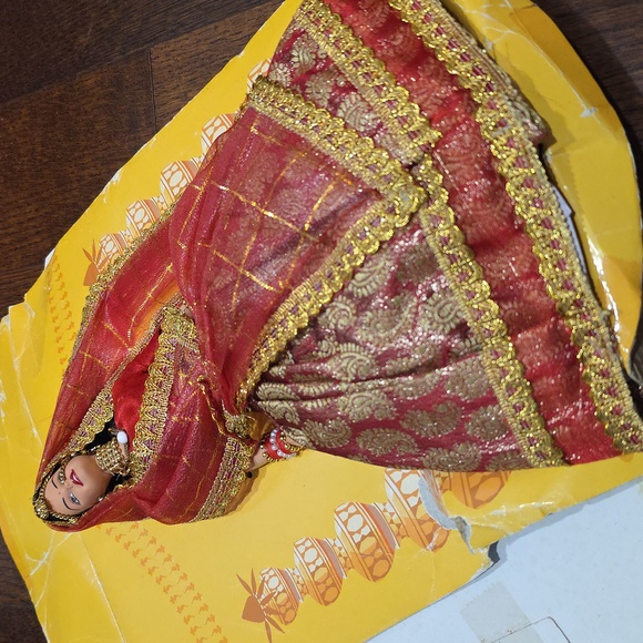 Barbie Expressions of India Doll in Red and Gold - Picture 6 of 9